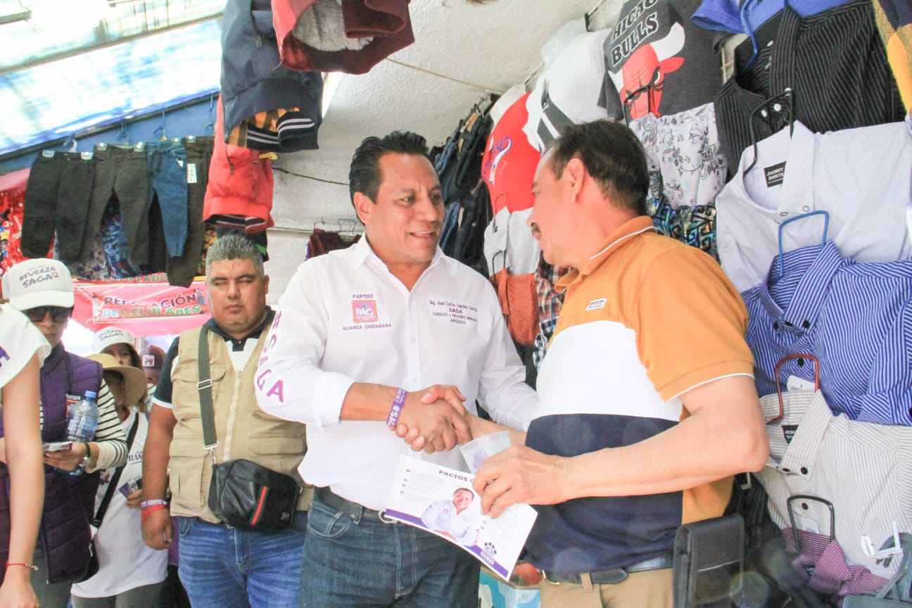 SAGA realizó un recorrido por el centro de la ciudad donde sostuvo diálogos con comerciantes y locatarios.