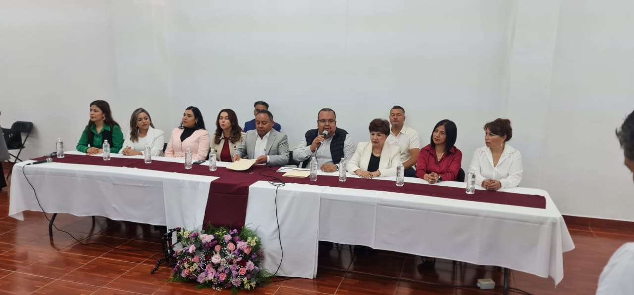 Presenta Javier Rivera a integrantes del Ayuntamiento