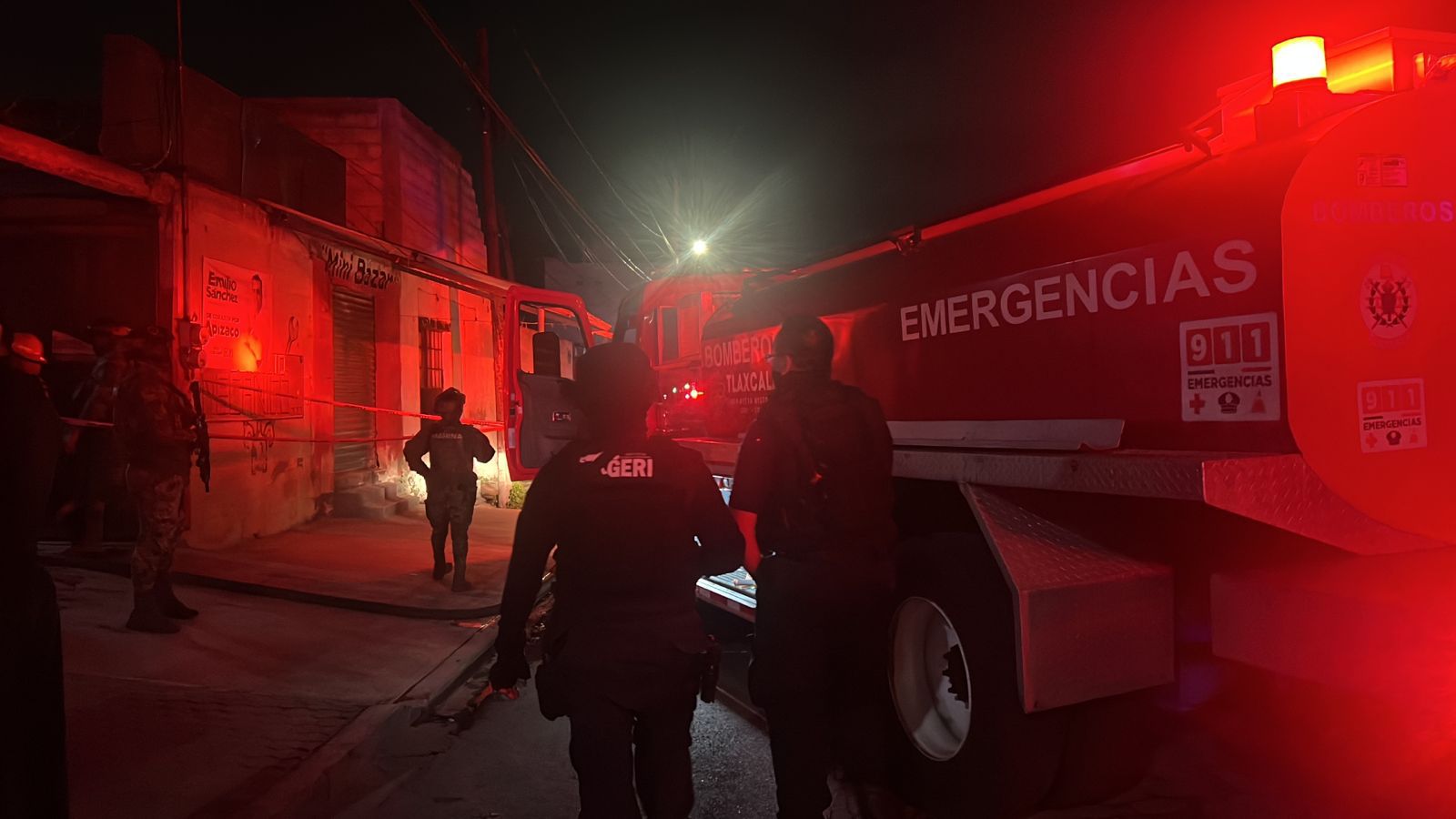 ATIENDE PROTECCIÓN CIVIL DE APIZACO Y BOMBEROS INCENDIO EN ESTABLECIMIENTO.