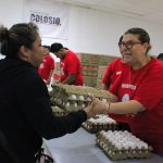 Sandy Aguilar entrega cinco toneladas de huevo